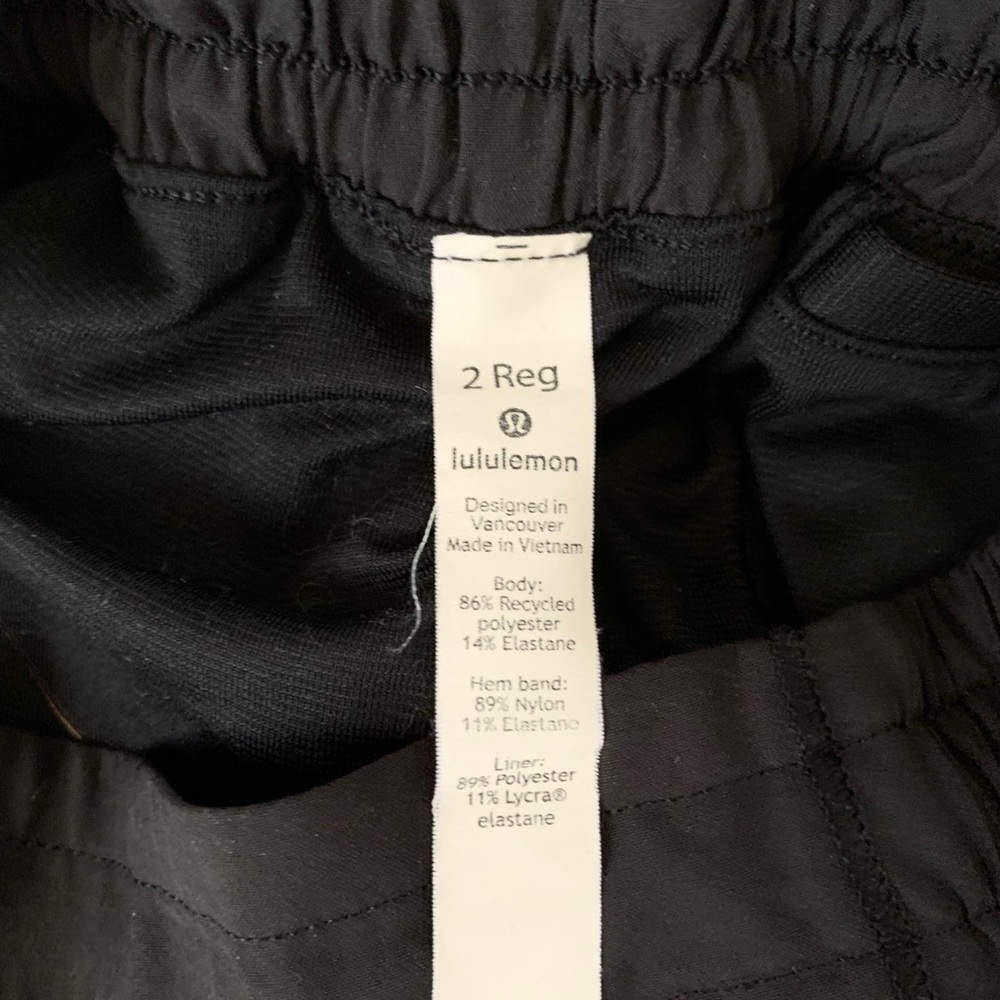 💫SOLD💫 Lululemon black hottie hot shorts - Picture 6 of 6